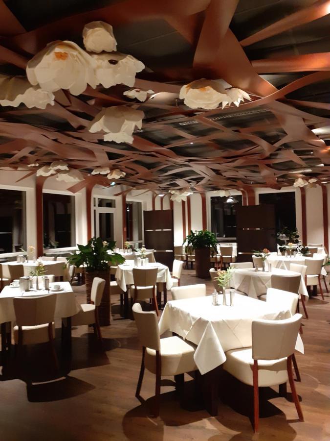 Bergwirtschaft Wilder Mann Hotel Und Restaurant Dresden Exterior photo