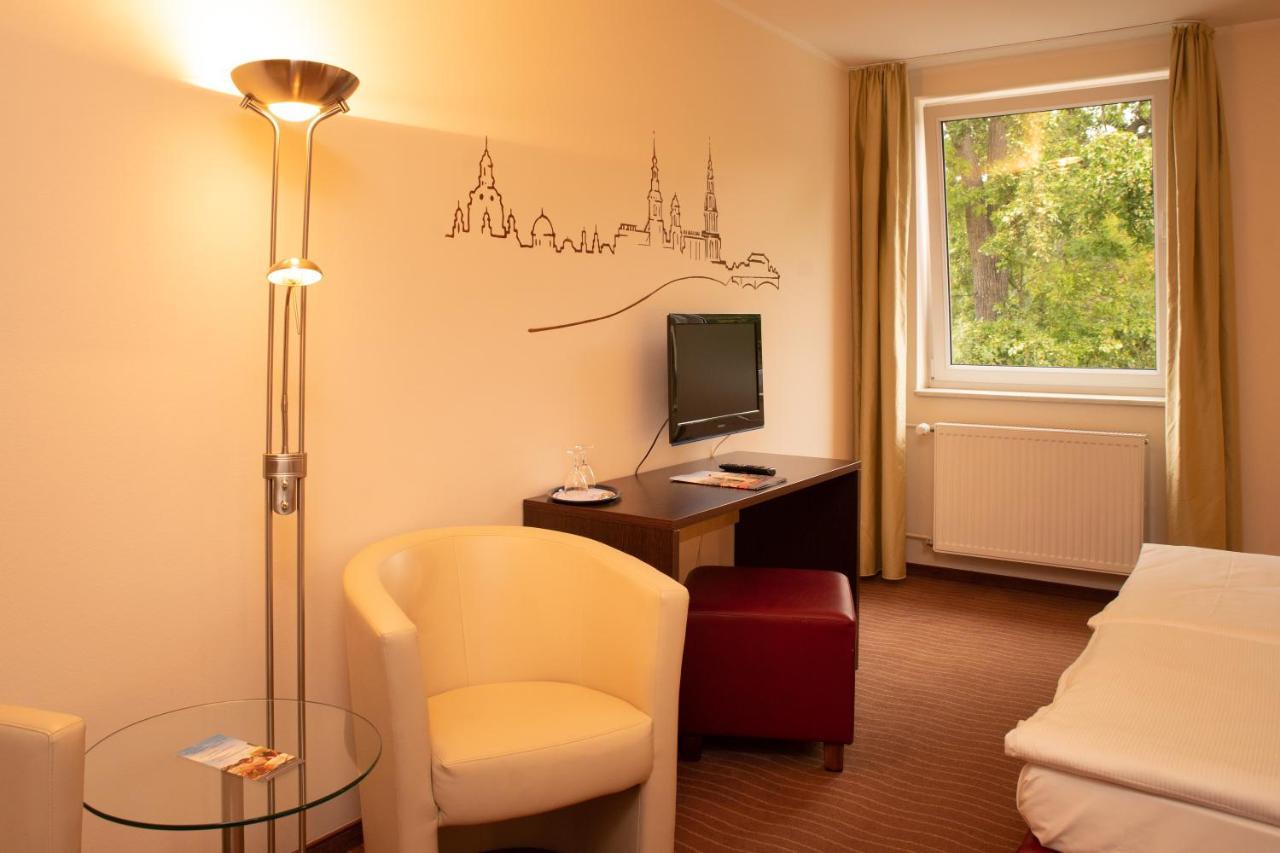 Bergwirtschaft Wilder Mann Hotel Und Restaurant Dresden Exterior photo