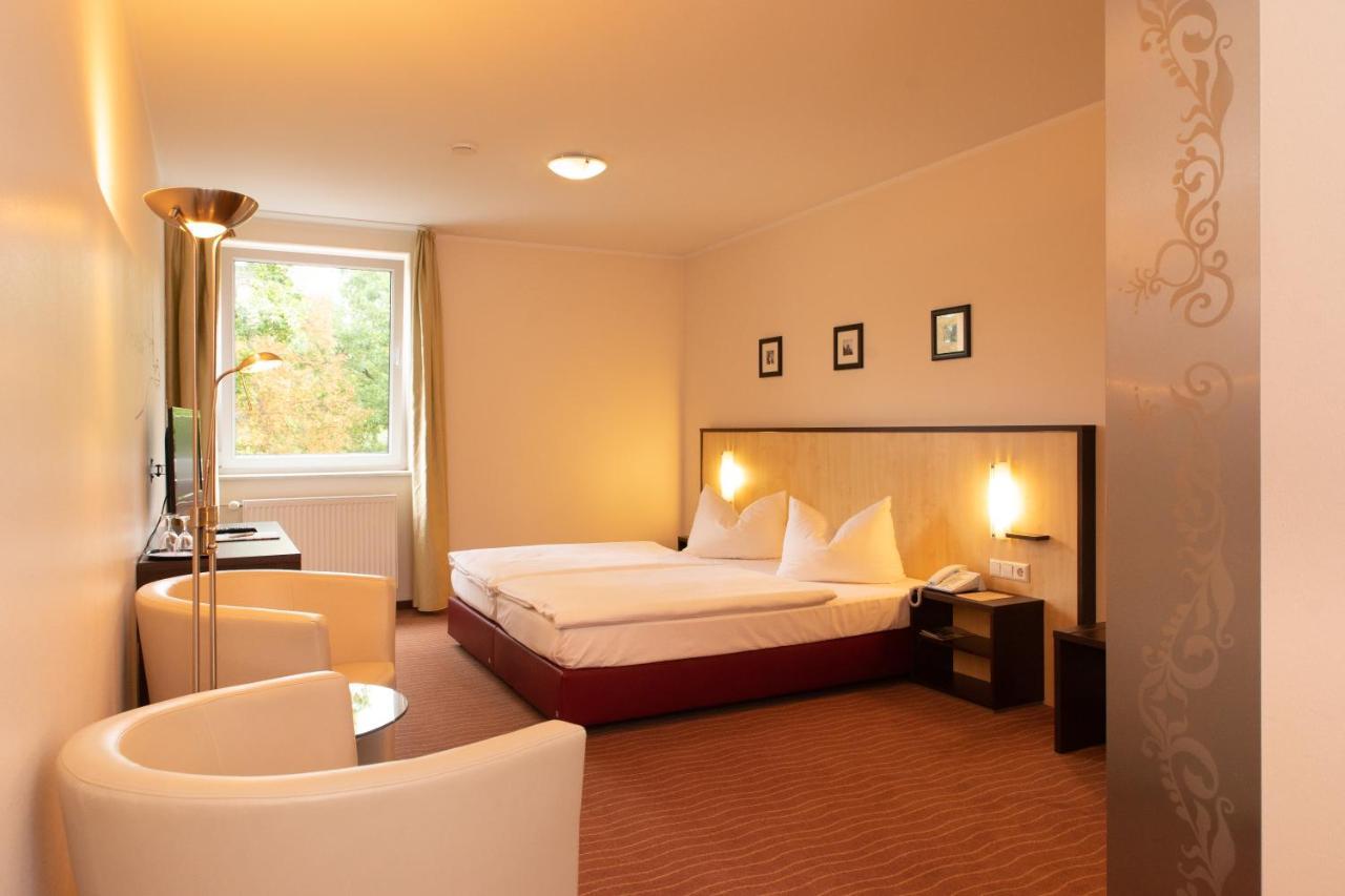 Bergwirtschaft Wilder Mann Hotel Und Restaurant Dresden Exterior photo